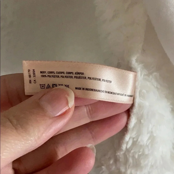 Anthro Saturday Sunday Fluffy White Fleece Vest - Picture 11 of 11